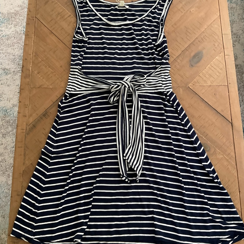 Max Studio Black and White Sleeveless Scoop Neck Sundress